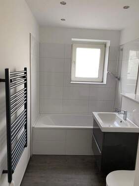 Badezimmer - 2 Zimmer Etagenwohnung zur Miete in Wuppertal