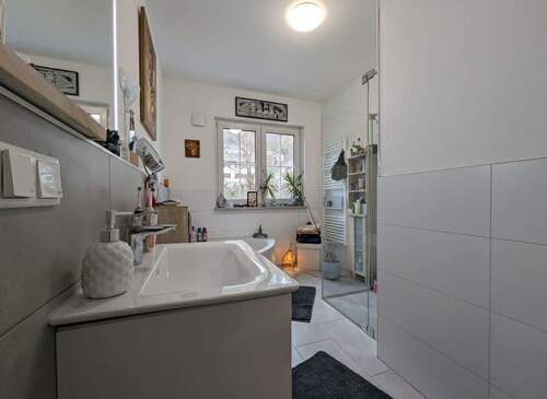 Tageslichtbad - Einfamilienhaus mit 170,00 m&sup2; in Schwäbisch Gmünd zum Kaufen