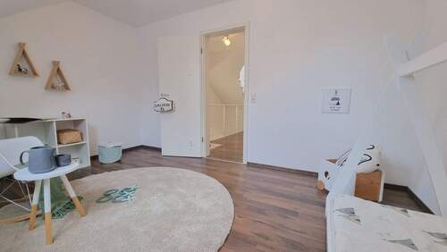 Kinderzimmer mit Blick in den Flur - 