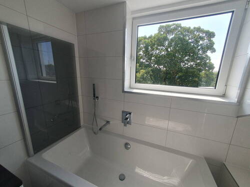 Wohnung Dachg. Bad rechts - 