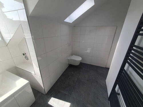 Wohnung Dachg. Bad rechts - 