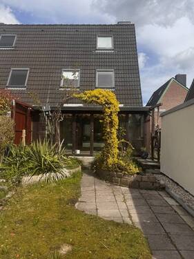 Gartenansicht - Haus mit Herz und Potenzial - familienfreundliche Doppelhaushälfte