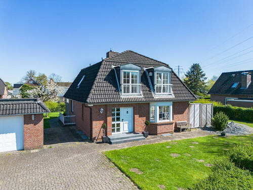 Frontansicht - 5 Zimmer Einfamilienhaus zum Kaufen in Hamburg