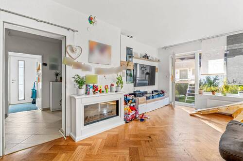 Zimmer - Großräumiges und modernes Einfamilienhaus mit Doppelgarage und Garten in Rudow
