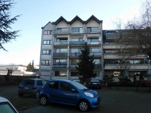 Rückfront des Hauses - 2 Zimmer Etagenwohnung zur Miete in Duisburg