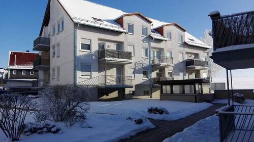 Außenansicht - Gepflegte 2-Zimmer Wohnung im Grünen mit EBK, Balkon, Keller und TG-Stellplatz