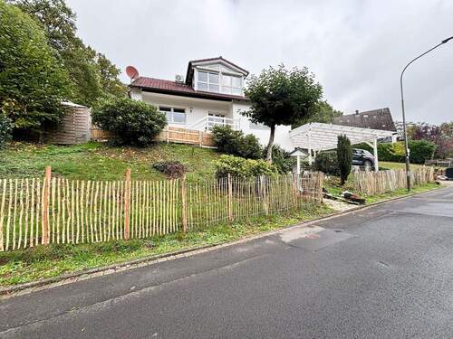 Straßenansicht 1 - sehr gepflegtes EFH mit großem Grundstück