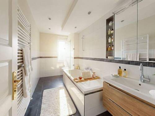 Titelbild - Schöneberg genießen: Kernsanierter Altbau mit modernem Bad und Parkettboden