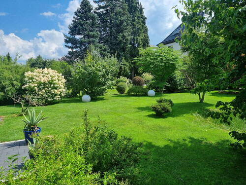 Garten - Einfamilienhaus mit 154,00 m&sup2; in Chemnitz zum Kaufen