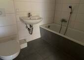 Bad mit Wanne - 2 Zimmer Etagenwohnung zur Miete in Oschersleben
