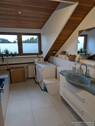 helles Tageslichtbad mit Wanne und Dusche - 