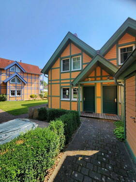 Vorderseite m. Eingang - 3 Zimmer Mehrfamilienhaus, Wohnhaus zum Kaufen in Rheinsberg