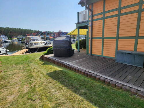 Seitenterrasse m. Bootsanleger - 