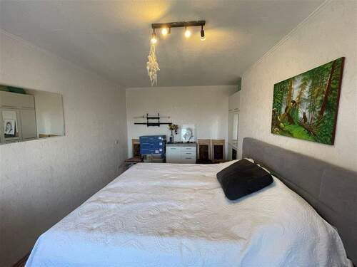 oben: Zimmer 2 (Weitwinkelaufnahme) - 