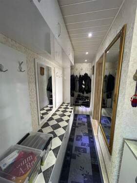 unten: Diele (Weitwinkelaufnahme) - 