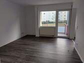 Wohnzimmer - Etagenwohnung mit 69,90 m&sup2; in Landau zum Kaufen