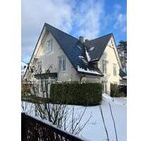 Exklusive 5 Zi.-Niedrig-Energie-Doppelhaushälfte - im Westen Hamburgs -