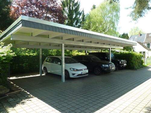 Carport mit vier Stellplätzen - 