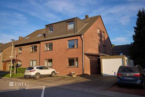 Straßenansicht - 9 Zimmer Doppelhaushälfte zum Kaufen in Herzogenrath