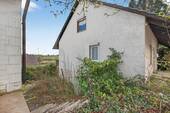 neben dem Haus - 
