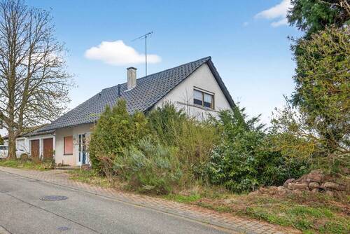 Außenansicht - Haus zu verkaufen Ettlingen - Dornröschen-Haus mit sensationellem Ausblick in Ettlingen-Schluttenbach