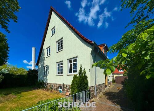 Die Zufahrt... - 1 Zimmer Mehrfamilienhaus, Wohnhaus zum Kaufen in Arendsee (Altmark)