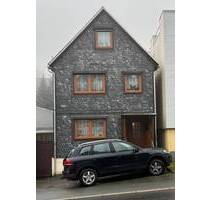 Einfamilienhaus mit Garage - 44.000,00&nbsp;EUR Kaufpreis, ca.&nbsp; 90,00&nbsp;m&sup2;&nbsp;Wohnfl&auml;che in Oberweißbach/Thüringer Wald (PLZ: 98744)