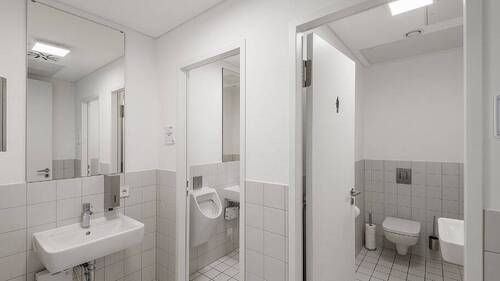 Toilette - Büro mit 296,00 m&sup2; in Berlin zur Miete