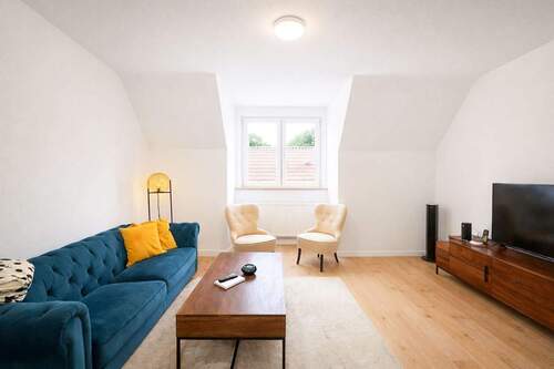 Wohnzimmer - Pempelfort: Saniert & gut aufgeteilt - schöne Wohnung mit Balkon in beliebter Lage!