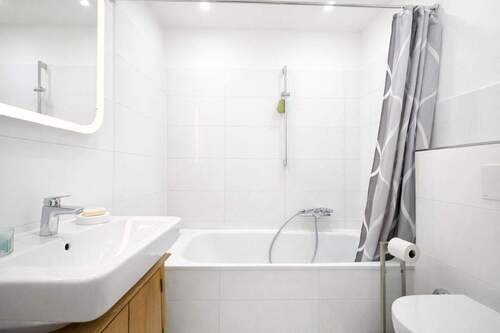 Wannenbad - 2 Zimmer Etagenwohnung in Düsseldorf