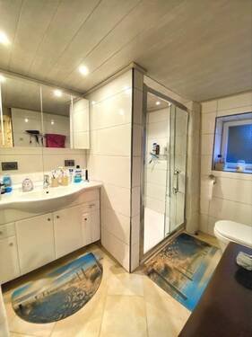 Masterbad mit XXL-Dusche im EG - 