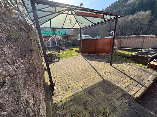 Terrasse mit Pool - 6 Zimmer Einfamilienhaus in Luisenthal