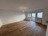 Wohnzimmer - 3 Zimmer Etagenwohnung zum Kaufen in Köln