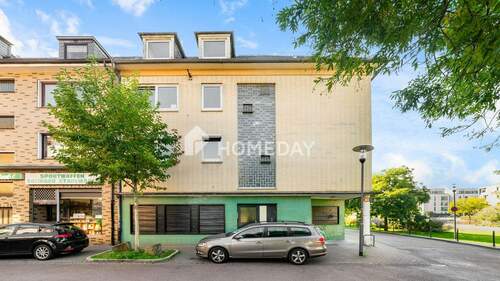 Außenansicht 1 - Zentralgelegene Dachgeschosswohnung mit 2 Zimmern und Wannenbad