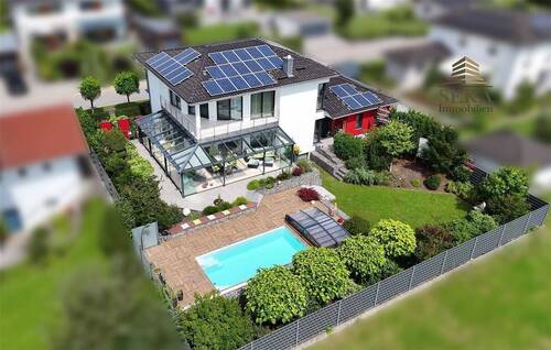 Drohnenansicht - Ein Paradies im Grünen - stilvolles Haus mit Pool und Weitblick - Beste Verbindung von Natur, Ruhe und Stadtnähe