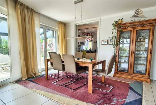 Essbereich mit Blick in die Küche - 