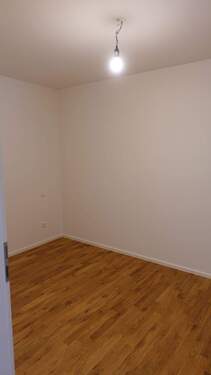 W04 Zimmer re. 1.JPG - 