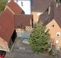 Doppelhaushälfte mit Gestaltungspotenzial und großer Scheune - Erligheim