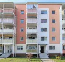 Großzügige 3-Zimmer-Wohnung 76m² mit Balkon und zwei Bädern im 1.Obergeschoss - Chemnitz Hutholz