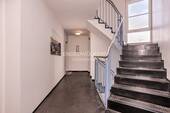 Treppenhaus - Einfamilienhaus zum Kaufen in Berlin