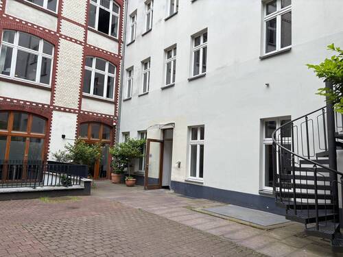 IMG_7553 2 - Kleiner Laden im Innenhof - 2.225,00 EUR Kaltmiete,