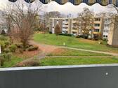 Ausblick vom Balkon der Wohnung auf die Wohnsiedlung - Etagenwohnung mit 77,80 m² in Mannheim zur Miete