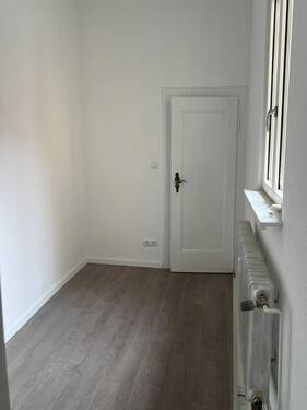 Kleines Durchgangszimmer zum Bad - 