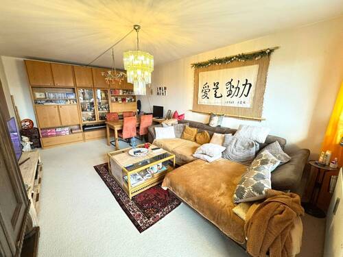 Wohnzimmer - 2 Zimmer Etagenwohnung zum Kaufen in Nürnberg