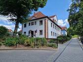 Haus - Helle 2,5-Zimmer-Wohnung mit neuer Einbauküche, Dielenboden und Gartennutzung