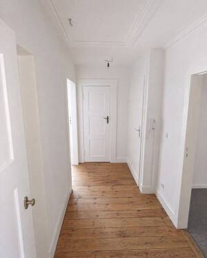 Flur - Blick aus Bad - 