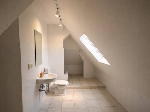 Bad mit KI Spiegel und Licht - 