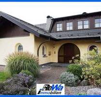 Repräsentative und stimmungsvolle 4,5 Zi.-EG-Wohnung mit großem Balkon in 3 FH, Stockach-Oberstadt!