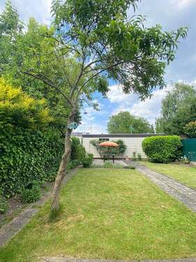 Garten mit Sitzplatz im Freien - 