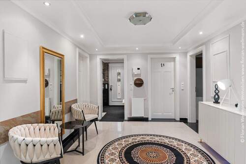 Zentraler Flur (19,40m²) im Souterrain. - 